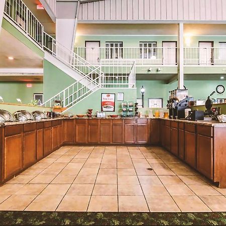 Sky-Palace Inn & Suites Mccook 外观 照片