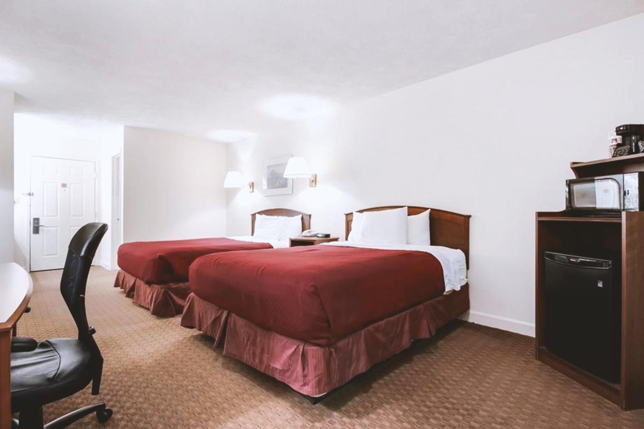 Sky-Palace Inn & Suites Mccook 外观 照片
