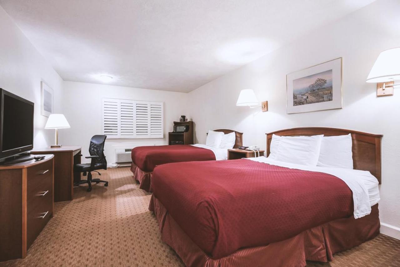 Sky-Palace Inn & Suites Mccook 外观 照片