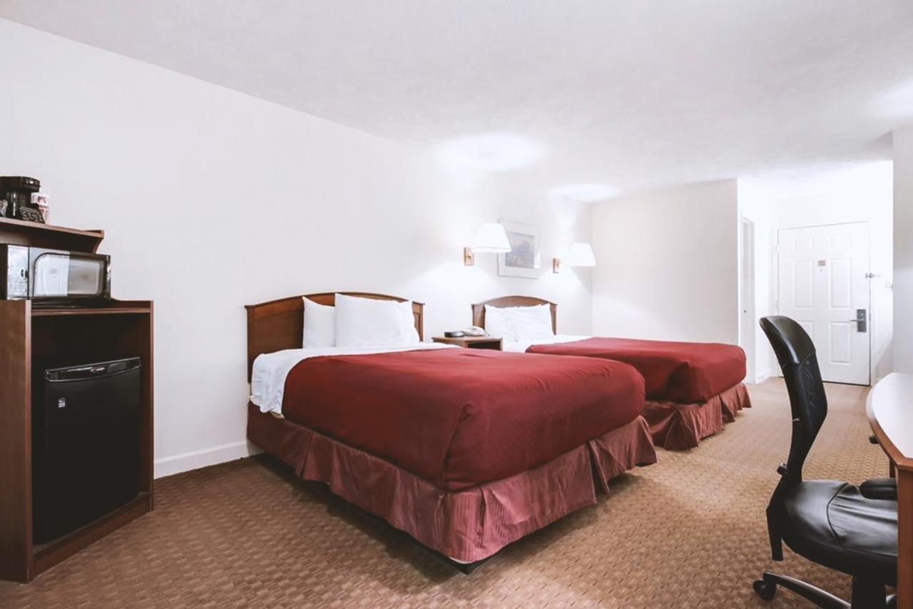 Sky-Palace Inn & Suites Mccook 外观 照片