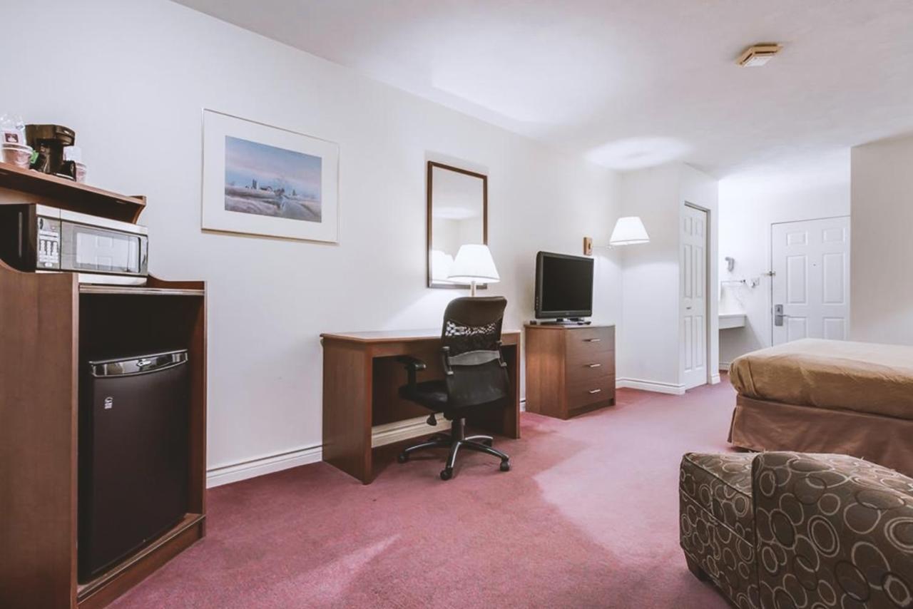 Sky-Palace Inn & Suites Mccook 外观 照片