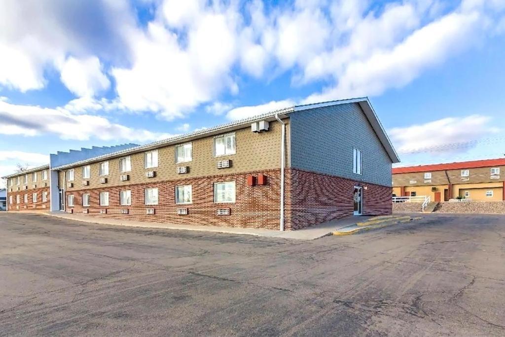 Sky-Palace Inn & Suites Mccook 外观 照片